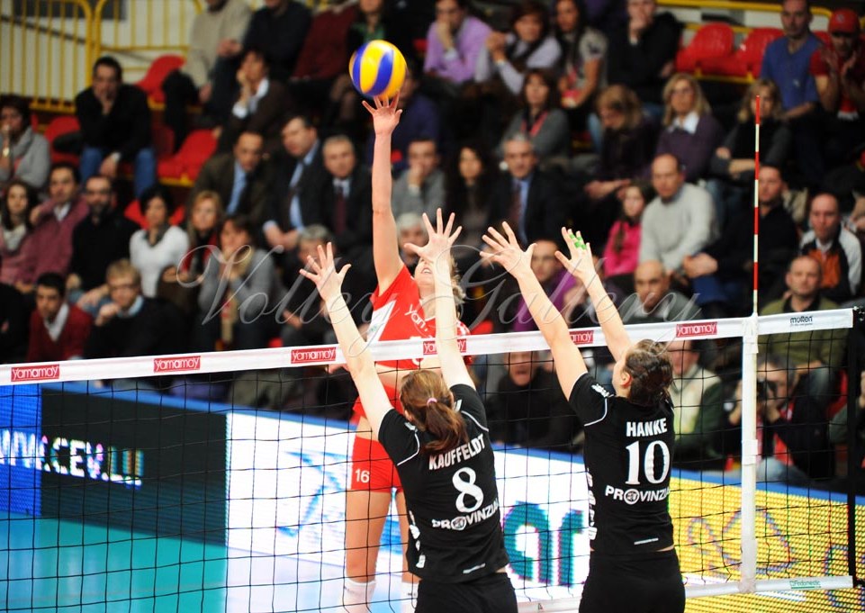 Yamamay Schweriner (28)